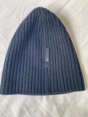 Prada vintage 90’s Black Ribbed Knit Beanie with Logo Tab